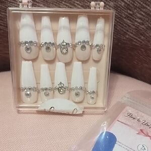 Elegant White Press-On Nails with Rhinestones